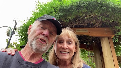 Dale and Sue singing