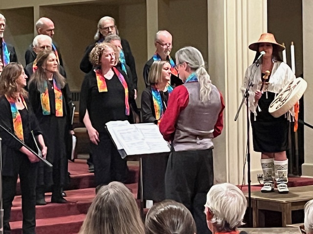 Sondra Segundo with with Fred West and Seattle Peace Chorus, 24 November 2024; photo by Alaine Nijenhuis
