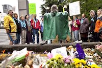 Seattle Peace Chorus singing to end gun violence